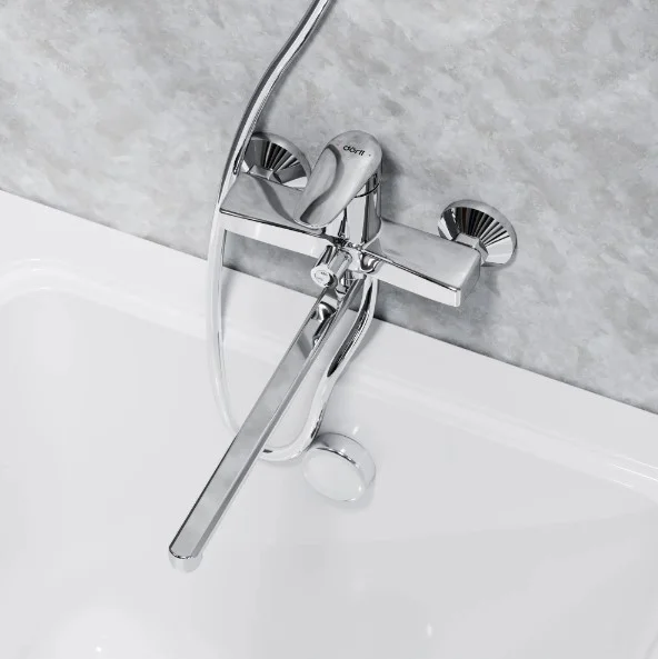 Смеситель для ванны одноручный Dorff Ultra D5095000 с душевым набором