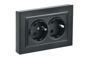 Розетка 2-м СП "Brite" РСш12-3-БрЧ 16А в сборе с заземл. защ. шторки черный IEK BR-R24-16-K02-F