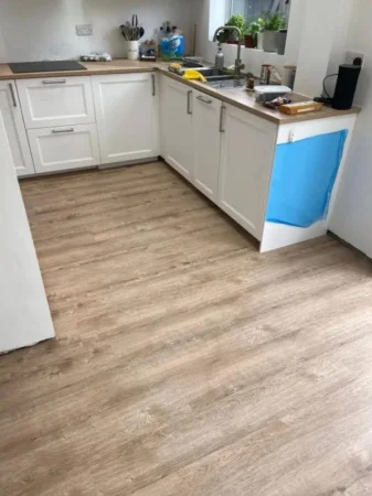 Плитка кварц-винил Noventis Flooring Basic 4564 (1200х180х3,5мм) 1уп=2,160м2 =10шт замок