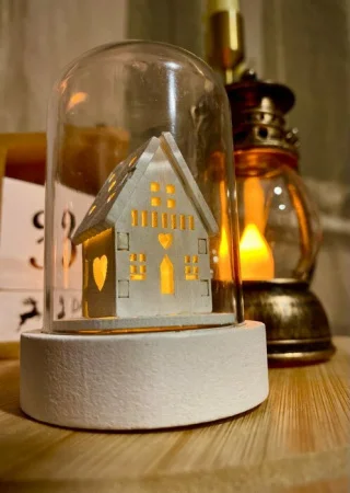 Новогодний сувенир с подсветкой «Зимний домик»