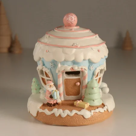 Сувенир полистоун свет "Пряничный домик-кекс, с дедом Морозом" зефирный 12х12х14 см   10323673