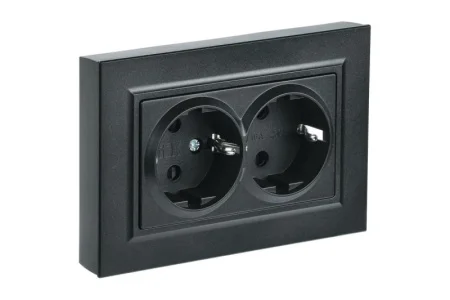 Розетка 2-м СП "Brite" РСш12-3-БрЧ 16А в сборе с заземл. защ. шторки черный IEK BR-R24-16-K02-F