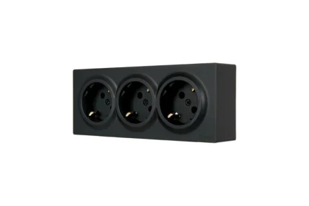 Розетка 3-м LETO с заземл. закрытый корпус ПБТ черный бархат Lezard 752-4200-127BUP