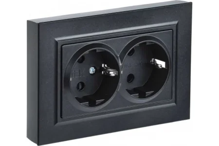 Розетка 2-м СП "Brite" РС12-3-БрЧ 16А в сборе с заземл. без защ. шторок черный IEK BR-R21-16-K02-F