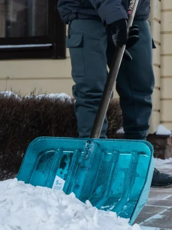 Лопата снегоуборочная Palisad LUXE 61690 с черенком 460х400х1400мм