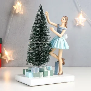 Сувенир полистоун световой "Девушка украшает ёлочку" 24,5х11х15 см   7650109