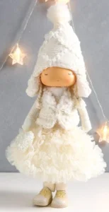 Кукла интерьерная "Девочка в белой шапочке с сердечком" 20х10х51 см   7669163