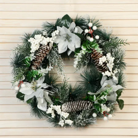 Венок новогодний d- 37 см "Уютная сказка" крупные цветы серебро   9692736