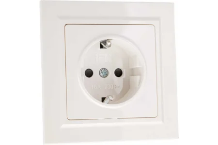 Розетка 1-м "Brite" РСР14-1-0-БрБ 16А в сборе с заземл. защ. шторки белый IEK BR-R14-16-K01-F