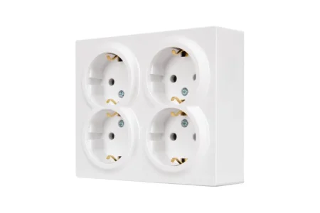 Розетка 4-м LETO с заземл. закрытый корпус ПБТ белый Lezard 752-0200-127BDP