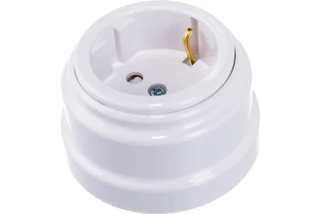 Розетка 1-м с "Ретро" земл. со шторками 16А ОУ белый РА16-0206 (Bylectrica) *1