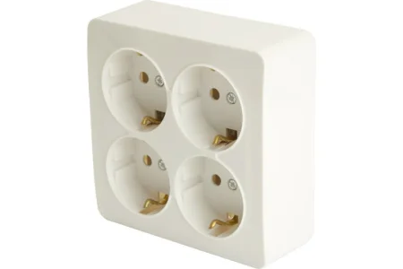 Розетка 4-м "София" ОП с/з квадрат 250В 16А IP20 белый MST16-14S-01 Stekker *1